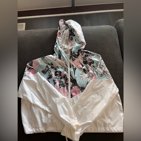 Nike windbreaker, wilfred free turtleneck sweater & champion items! - Picture 1 of 12